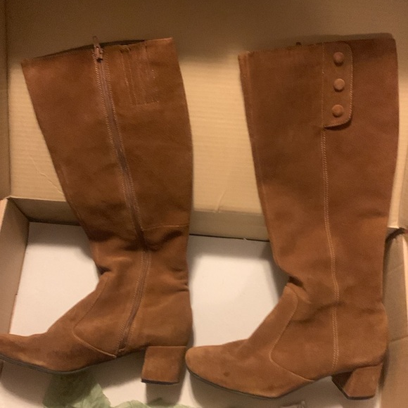 Eddie Bauer suede boots - Picture 5 of 6